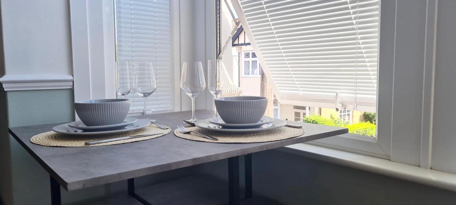 Westcliff-On-Sea Modern 2 Bedroom Apartment - Free Parking Southend-on-Sea Eksteriør bilde