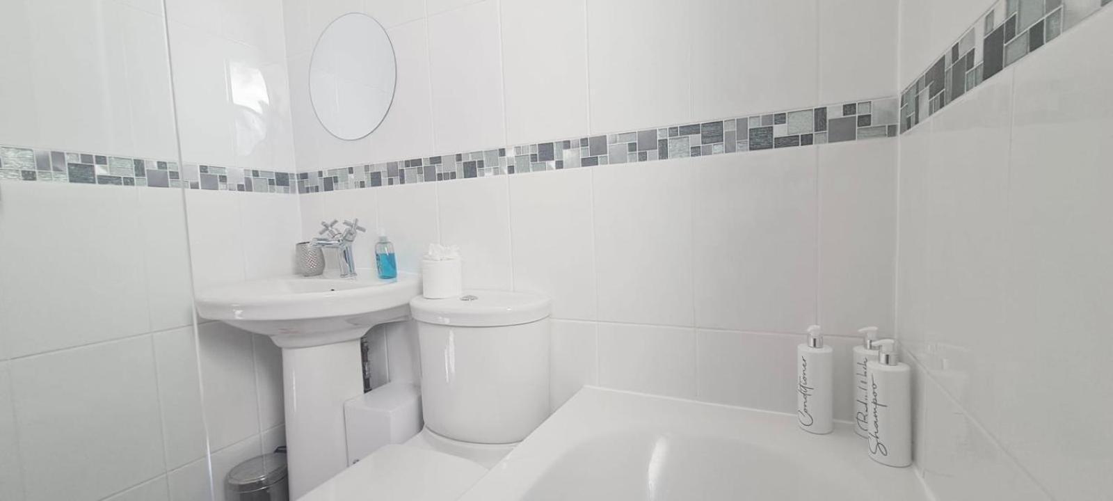 Westcliff-On-Sea Modern 2 Bedroom Apartment - Free Parking Southend-on-Sea Eksteriør bilde