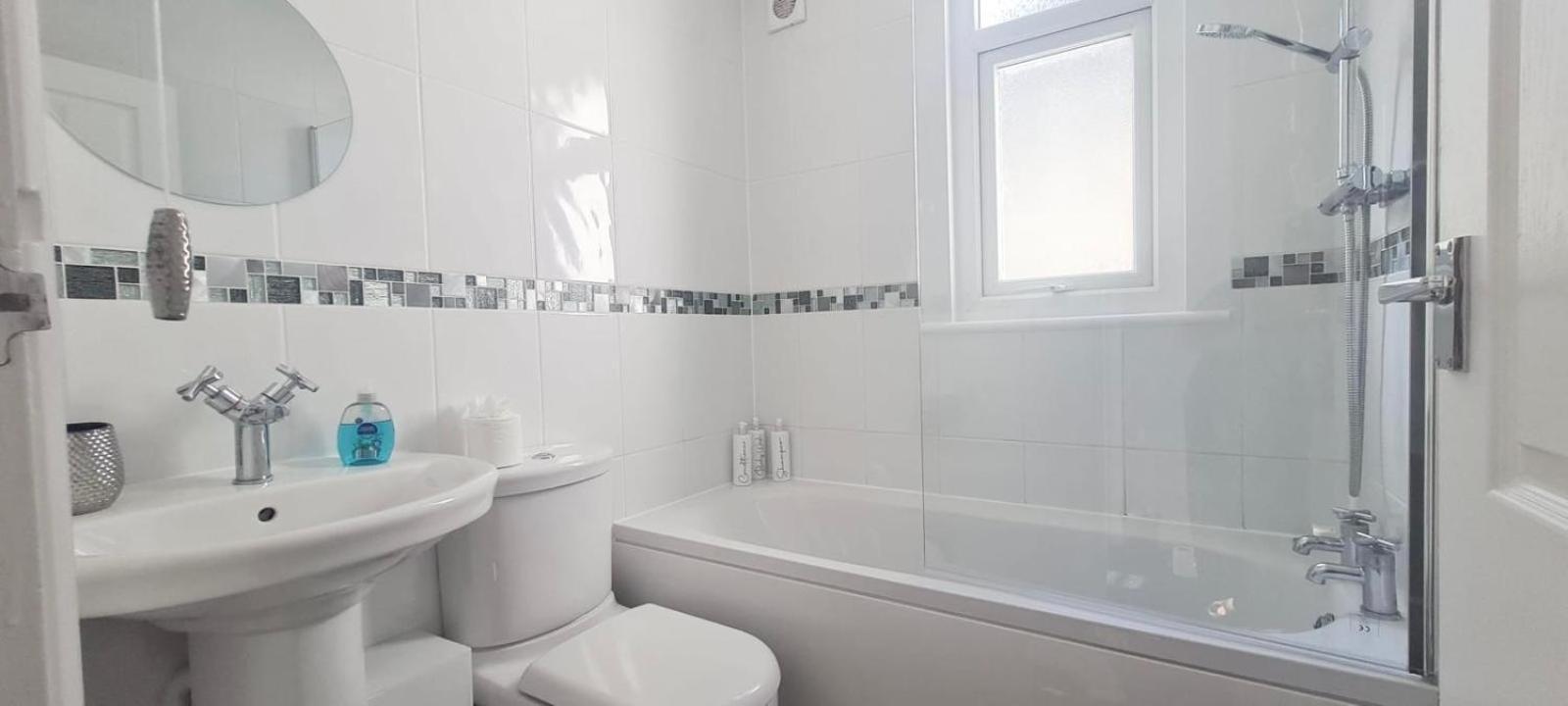 Westcliff-On-Sea Modern 2 Bedroom Apartment - Free Parking Southend-on-Sea Eksteriør bilde