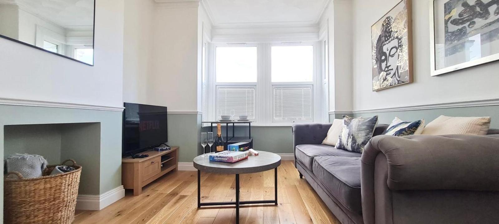 Westcliff-On-Sea Modern 2 Bedroom Apartment - Free Parking Southend-on-Sea Eksteriør bilde