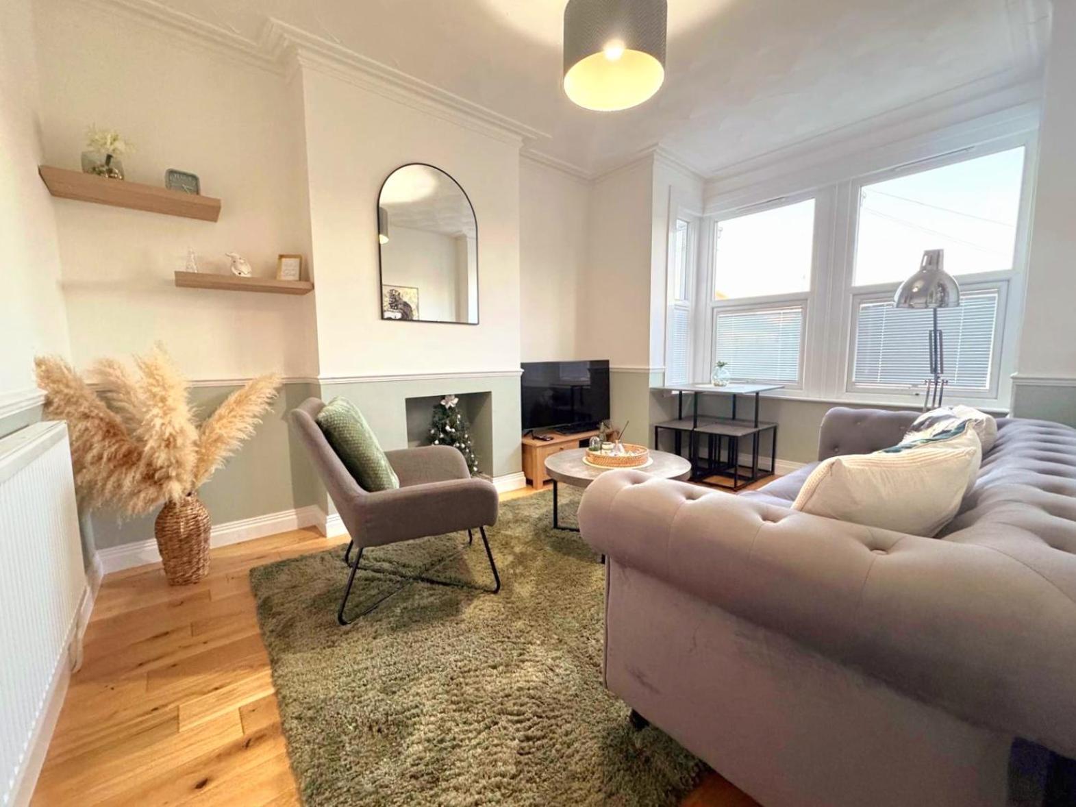 Westcliff-On-Sea Modern 2 Bedroom Apartment - Free Parking Southend-on-Sea Eksteriør bilde
